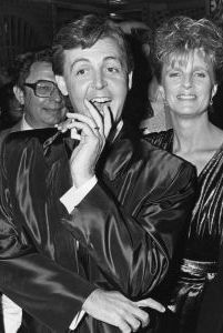 Paul McCartney, Linda  1984 LA.jpg